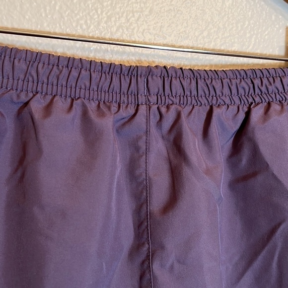 𝅺NIKE Athletic Running Shorts - Picture 9 of 13